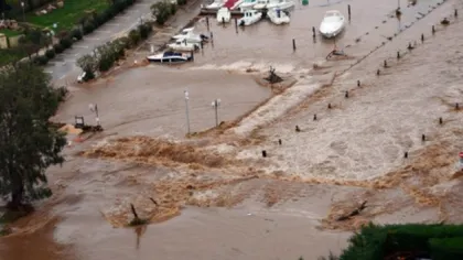 Stare de urgenţă în Franţa. Mii de oameni, evacuaţi din cauza inundaţiilor