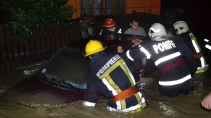 Bilanţul inundaţiilor şi al ploilor torenţiale: Zeci de localităţi afectate, 14 persoane au fost evacuate