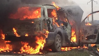 Maşină în flăcări pe autostrada Bucureşti - Ploieşti. Şoferul s-a salvat în ultima clipă