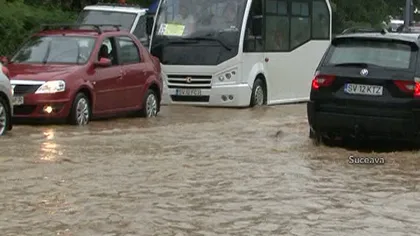 Ploile abundente fac ravagii în România. Mai multe oraşe au fost inundate, iar veştile de la meteorologi rămân proaste