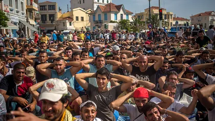 Grecia a ignorat acordul UE-Turcia. Autorităţile elene au acordat azil la 800 de refugiaţi de pe Insula Lesbos