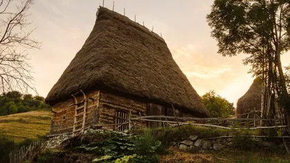 Ansamblu de locuinţe din perioada neolitică, reprodus în Apuseni în primul Muzeu Viu din România