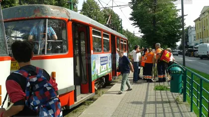 INCIDENT şocant în Arad: O femeie a fost târâtă de tramvai mai mulţi metri