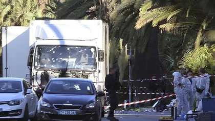ATENTAT ÎN FRANŢA: 84 de morţi şi zeci de răniţi după ce un camion a intrat în mulţime