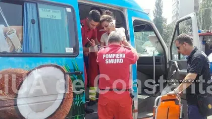 Un microbuz plin cu călători, implicat într-un accident în Constanţa. Două persoane au ajuns la spital