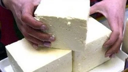 Cinci tone de brânză au fost confiscate de la o fabrică din Arad