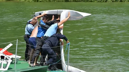 Turişti salvaţi în ultima clipă din Lacul Colibiţa după ce barca în care se aflau s-a răsturnat