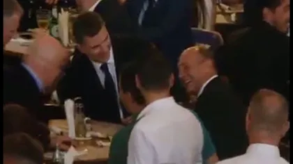Traian Băsescu, la berărie cu oamenii lui Gabiel Oprea. Au sărbătorit fuziunea PMP-UNPR. IMAGINI EXCLUSIVE
