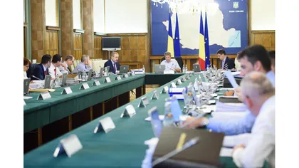 Dacian Cioloş nu îşi ia concediu în această vară şi le cere miniştrilor să nu plece din ţară