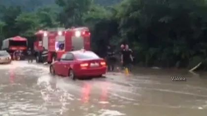 Dezastru în urma furtunilor violente din sudul ţării. Apa a inundat şoselele, mai multe localităţi au fost inundate VIDEO