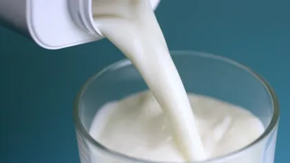 Min. Agriculturii îngrijorat de preţul laptelui: E de zece ori mai scump în comerţ decât la fermieri