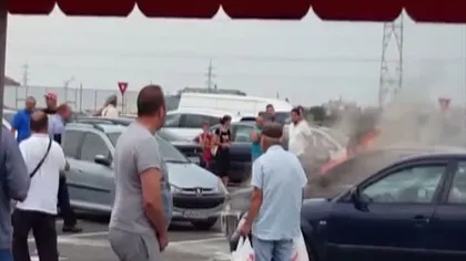 Maşină de lux în flacări, la mall VIDEO