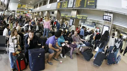 Întârzieri de şapte ore pe aeroportul Otopeni la o cursă aeriană Bucureşti-Barcelona. Oamenii s-au întins pe jos