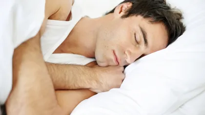 De ce să nu îţi laşi partenerul să doarmă mai mult de 7 ore