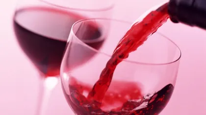 E DEMONSTRAT ştiinţific: Un pahar de vin înainte de culcare te poate ajuta să slăbeşti