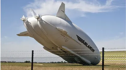 Aterizare forţată a celei mai lungi aeronave din lume, în timpul unui zbor-test - VIDEO