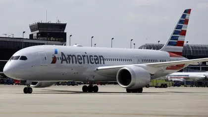 Scandal în avion: Un pasager a agresat o stewardesă în plin zbor şi a intrat în conflict cu pilotul