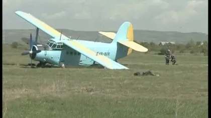 Un avion de mici dimensiuni a aterizat forţat în Argeş
