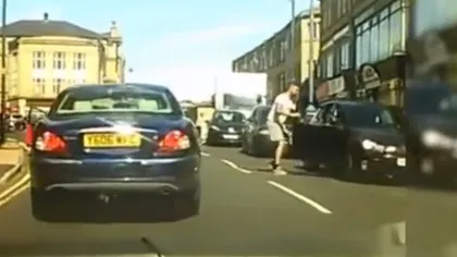 O şoferiţă pune mâna pe bâtă şi sare în apărarea soţului VIDEO