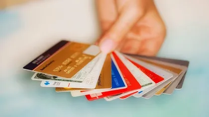 Românii pot cere mai multe mărci de card bancar pe acelaşi cont
