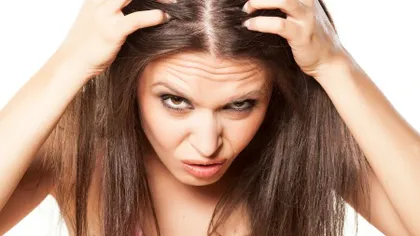 Mătreaţa şi albirea timpurie a părului, simptome ale unei boli de tiroidă