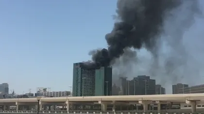 Incendiu de proporţii la o clădire de 28 de etaje din Abu Dhabi. 13 persoane au fost rănite VIDEO