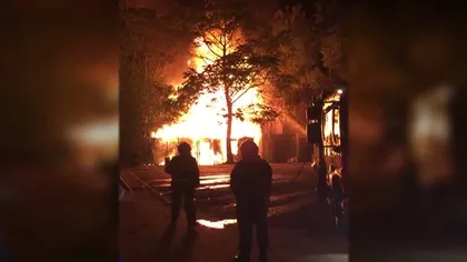 Incendiu violent în Capitală. O casă părăsită a fost cuprinsă de flăcări VIDEO