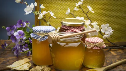 10 afecţiuni pe care le poţi trata cu miere