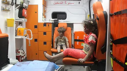 Fratele băieţelului din Siria, fotografiat cu faţa plină de sânge într-o ambulanţă, a MURIT din cauza rănilor