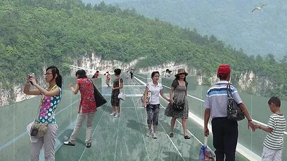 S-a deschis cel mai mare pod de sticlă din lume. CUM ARATĂ Podul din Munţii Avatar FOTO&VIDEO