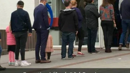 Preşedintele Islandei, fotografiat în timp ce stătea la coadă să cumpere pizza