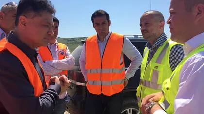 Ministrul Transporturilor a oferit un detector de metale arheologilor care lucrează la autostrada Sebeş-Turda
