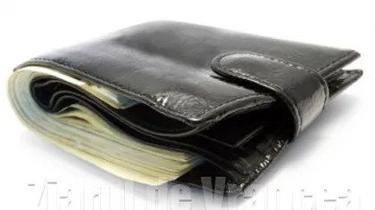 Un om al străzii a găsit un portofel plin cu bani şi l-a dus direct la poliţie. Ce recompensă a primit