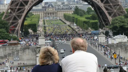 Numărul turiştilor care au vizitat Franţa în luna iulie a scăzut cu 10%. Motivul: ATACURILE TERORISTE