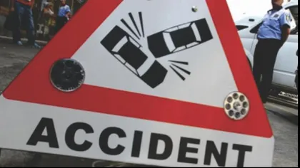 Traficul a fost blocat în Sibiu, după ce un tractor a fost lovit de un TIR