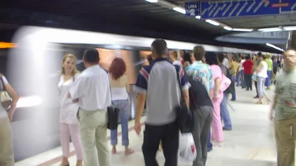 Circulaţie blocată la metrou în prima zi de şcoală, după ce o garnitură s-a stricat