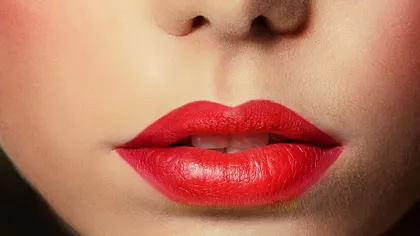 Cum să-ţi colorezi buzele cu ruj de sfeclă