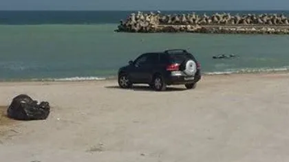 Poliţiştii constănţeni au amendat şoferul vehiculului cu numere de MAI, parcat pe plaja din Olimp