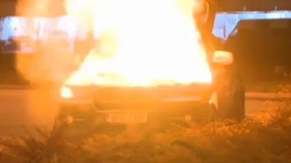 O maşină de lux a luat foc în mers în Capitală