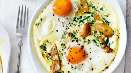 Reţeta Zilei: Ouă coapte cu macrou afumat şi spanac