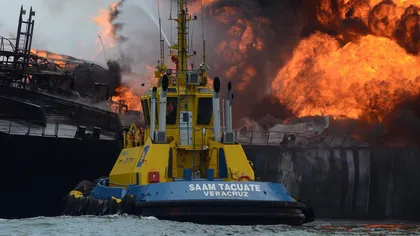 Un petrolier a luat foc în Golful Mexic. Avea 150.000 de barili la bord VIDEO
