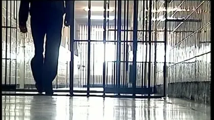 PROTESTE ale angajaţilor din penitenciare. Ministrul Justiţiei, huiduit de protestatari: Nu atingeţi pruna sensibilă VIDEO