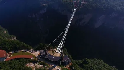 Cel mai lung pod de sticlă din lume, ÎNCHIS, la scurt timp după ce a fost inaugurat în China. MOTIVUL