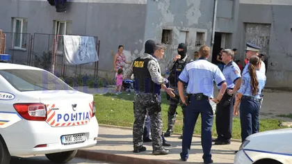 Poliţişti agresaţi şi înjuraţi la o intervenţie în Botoşani. Au fost chemaţi MASCAŢII