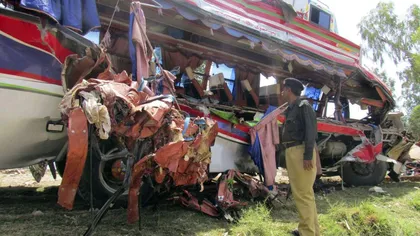 Accident în Pakistan: Zeci de morţi, în urma coliziunii a două autobuze