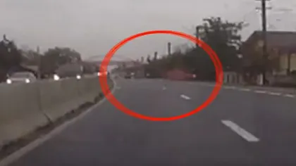 ACCIDENT TERIBIL pe DN 1. Un bărbat a murit după ce a intrat cu maşina în stâlp VIDEO