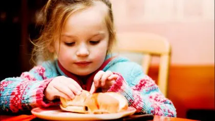 10 lucruri pe care n-ar trebui să le spui copiilor despre mâncare