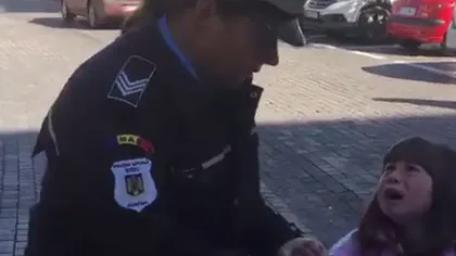 IMAGINI SCANDALOASE. Un copil, bruscat de o poliţistă în Piaţa Mică din Sibiu VIDEO
