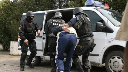 Poliţia Română, parte într-o operaţiune gigant de combatere a criminalității organizate: 314 arestaţi, 2,4 tone cocaină confiscate