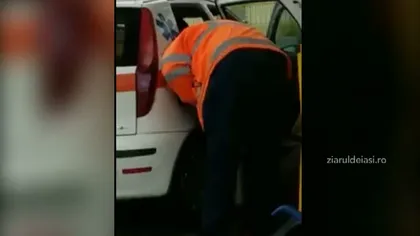 Un ambulanţier din Iaşi, surprins în timp ce fura motorină VIDEO